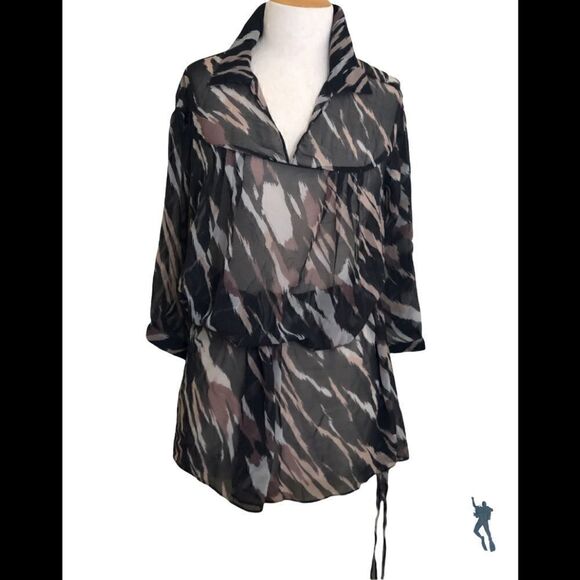 💥💥Chris Jenner💥💥 oversized shirt   - Picture 1 of 4